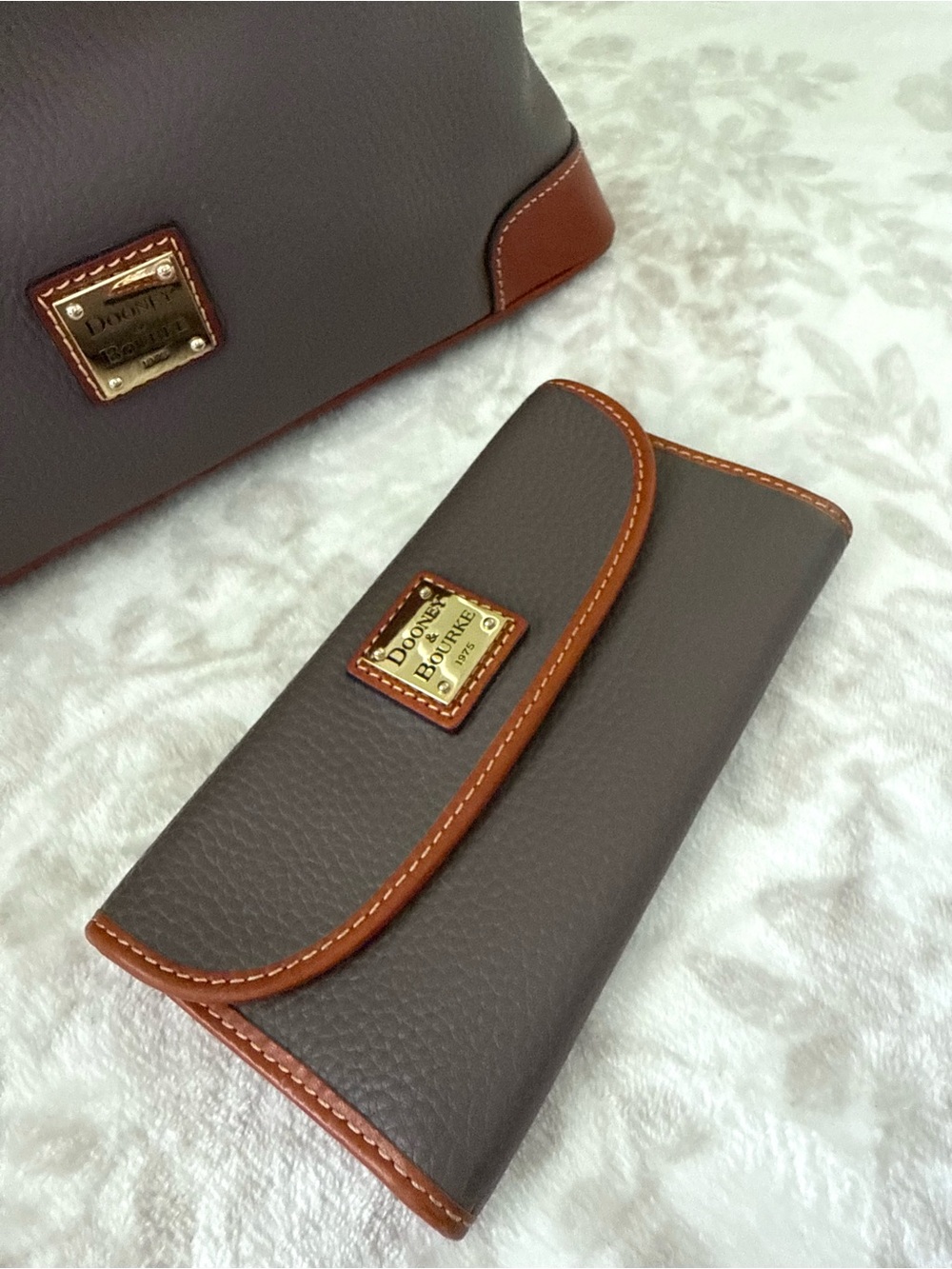 EUC DOONEY & BOURKE Pebble Grain Leather Continental Clutch Wallet